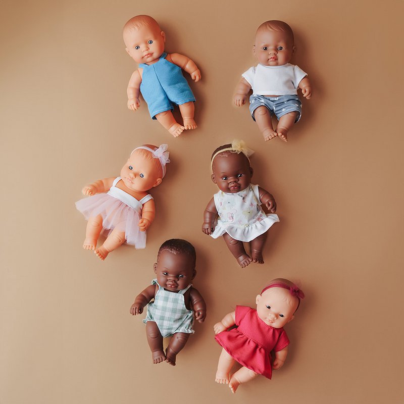 Babydukke afrikansk dreng 21 cm