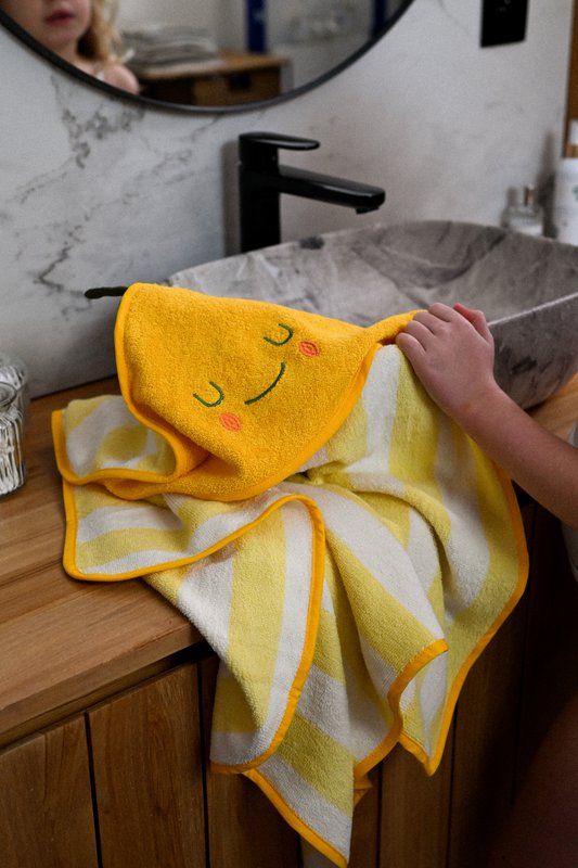 Badstof katoenen babyhanddoek met capuchon Lola Lemon