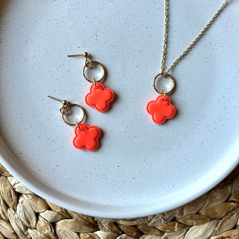 Citrus Clover Necklace – Orange Four-Leaf Clover Necklace