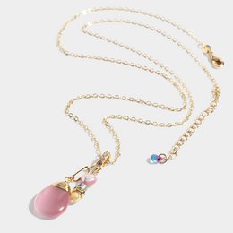 Collier pendentif pierre précieuse rose avec chaîne délicate plaqué or