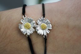 Bracelet fleur de camomille : bijoux en macramé faits à la main (argent sterling)