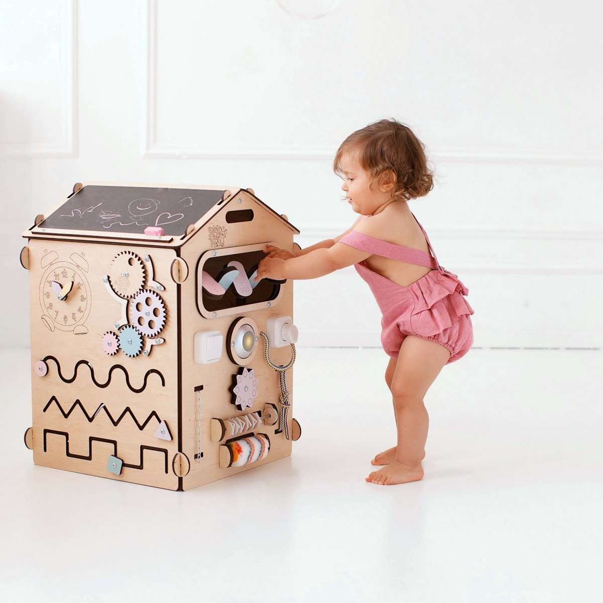 Casita sensorial BusyBoard Natura Pastel - edición limitada