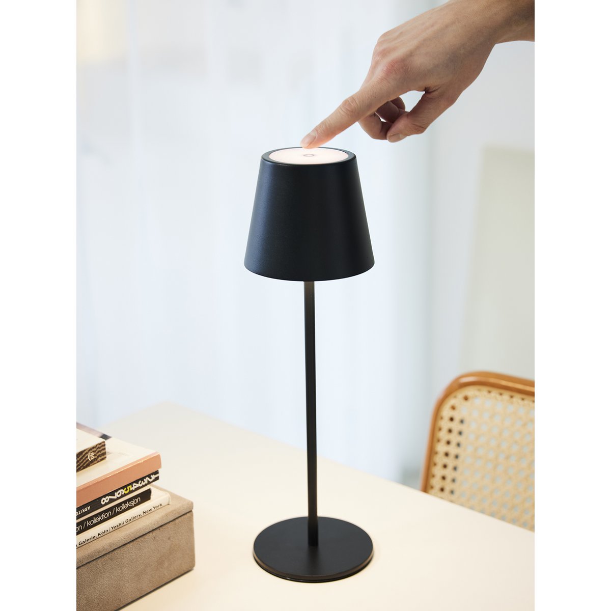 BORDLAMP EEN SORT
