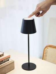BORDLAMPE EINSORTIERT