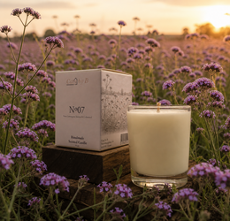 Cream colored scented candle with wooden base, verbena field fragrance, cylindrical glass jar, handmade.