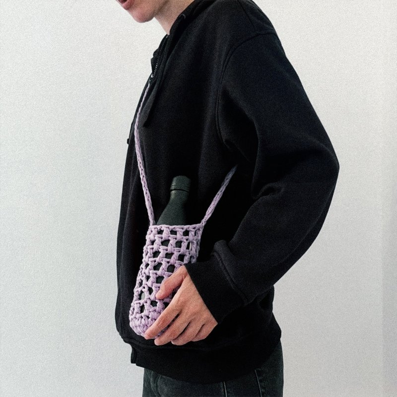 “Athena” håndlavet crossbody flaskeholder lavendel