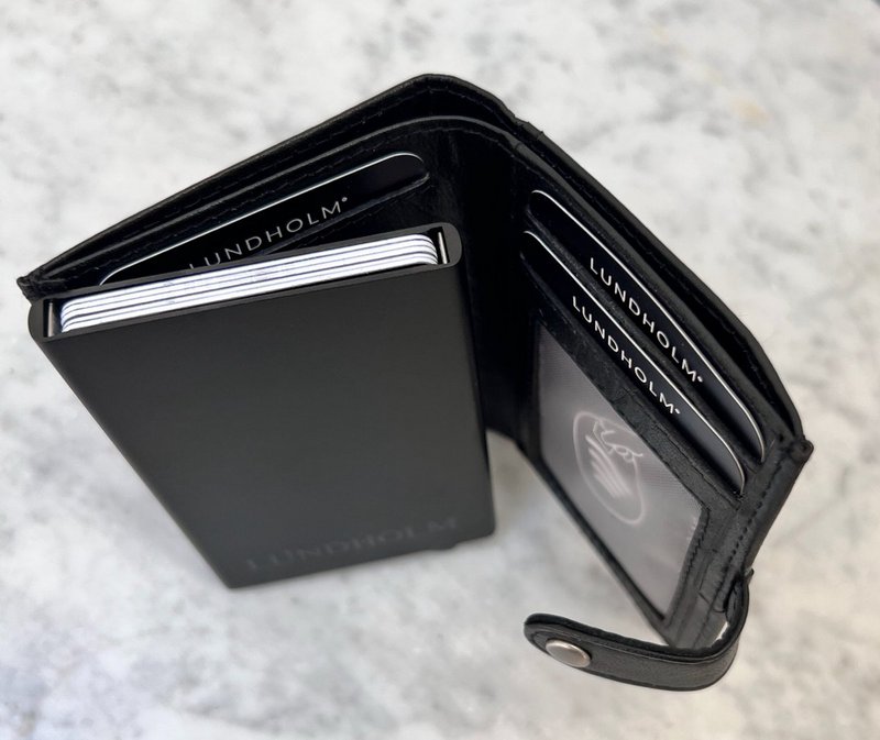 Læderkortholder + nøgleorgan sort — gavesæt til mænd — Lundholm Örebro Safety Wallet