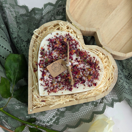 Confezione regalo cuore Cuore grande con petali di rosa