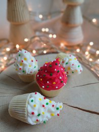Weihnachtsgewürzte Cranberry-Cupcakes (fruchtig/würzig)