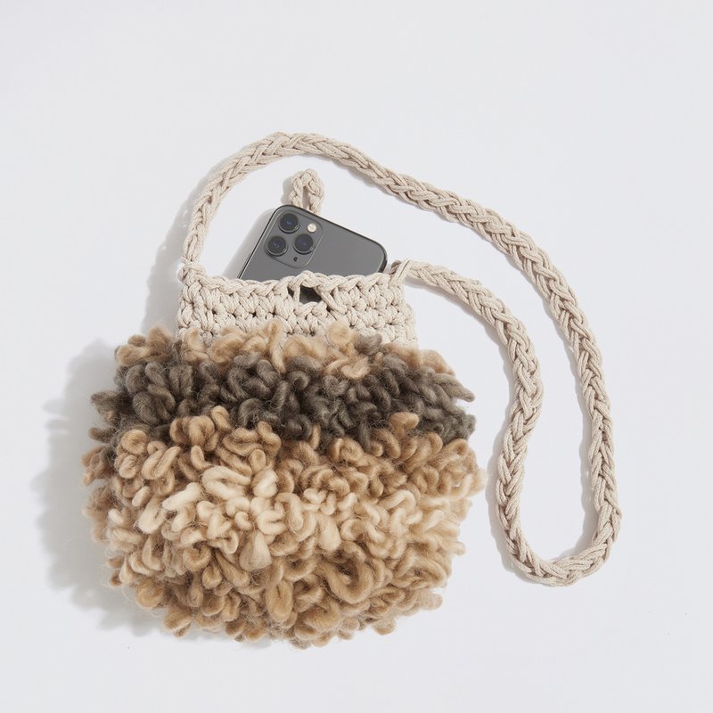 “Elise Boucle” Håndlavet telefonpose beige