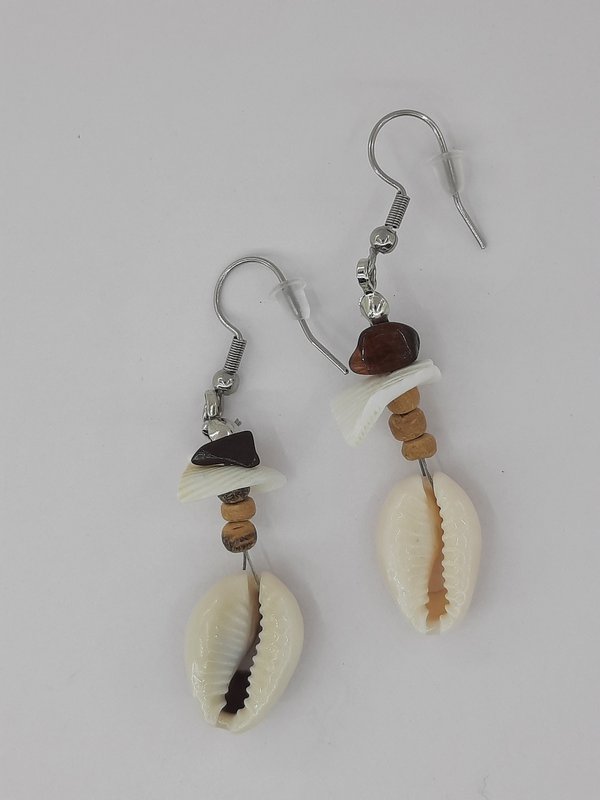 %2366 OW Cowrie shell earrings