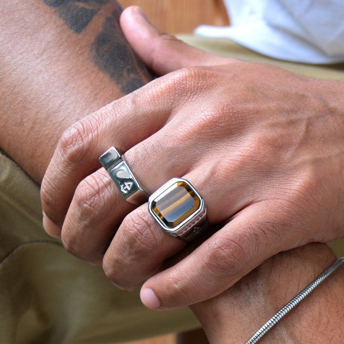 Ring DIVIDED