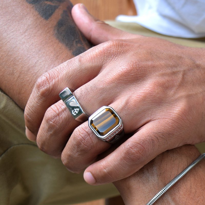 Ring DIVIDED