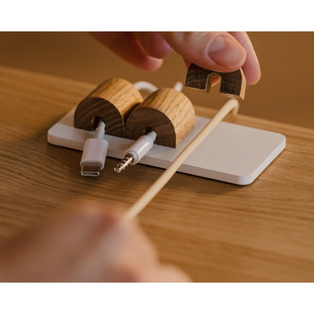 Magnetyczny uchwyt na kabel