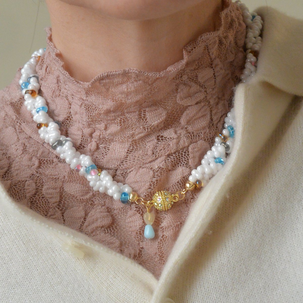 White crystal beads necklace asthetic, gold plated clasp 