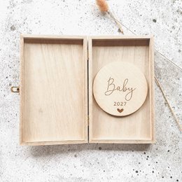 Baby 2027 – wooden box with wooden circle