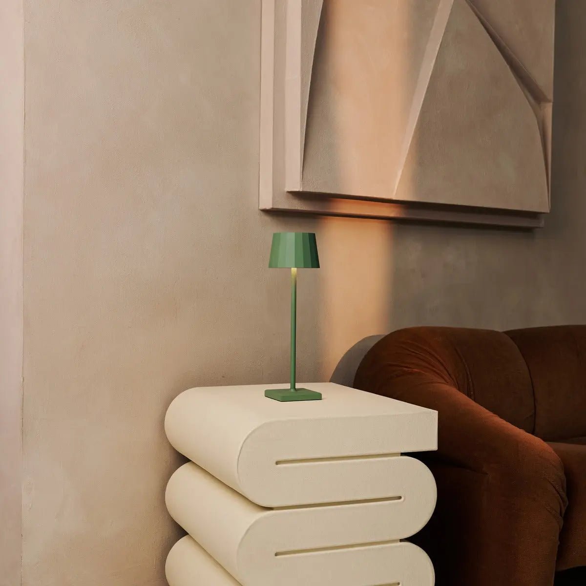 Kombi-Set Profi | 8 x Wouter Sage Green wiederaufladbare Tischlampen und Ladestation