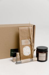 Soy wax candle DIY kit in lavender, orange, rose, and chocolate scents. Includes wooden box, candle wax, and accessories.