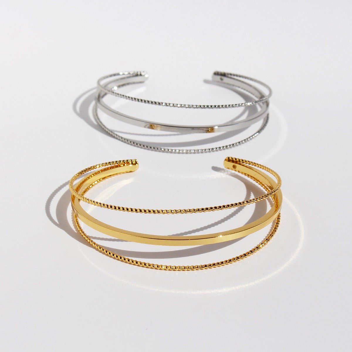 Minimalistisches offenes Armreifen-Set – Gold und Silber