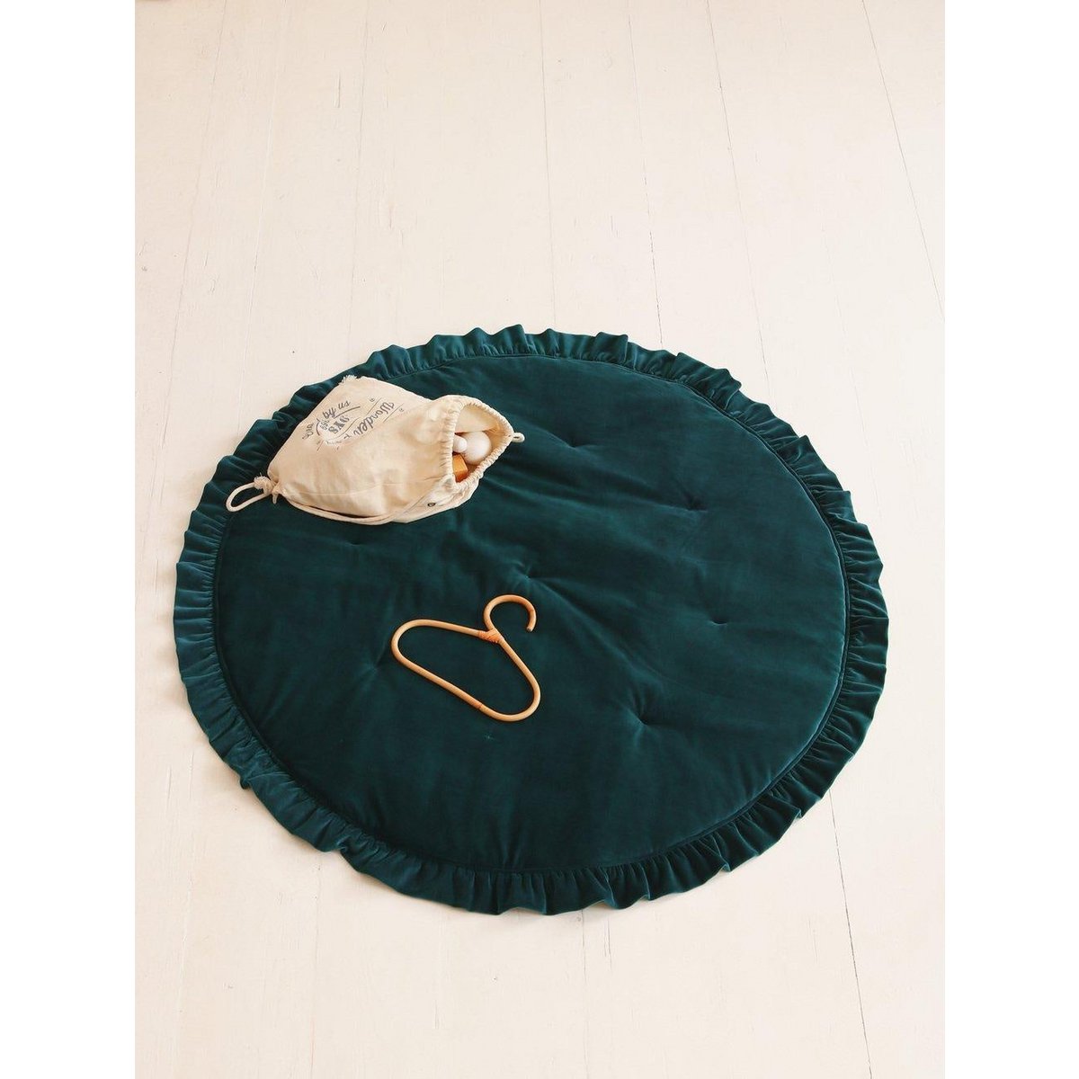 Mata Soft Velvet z Falbanką „Emerald”