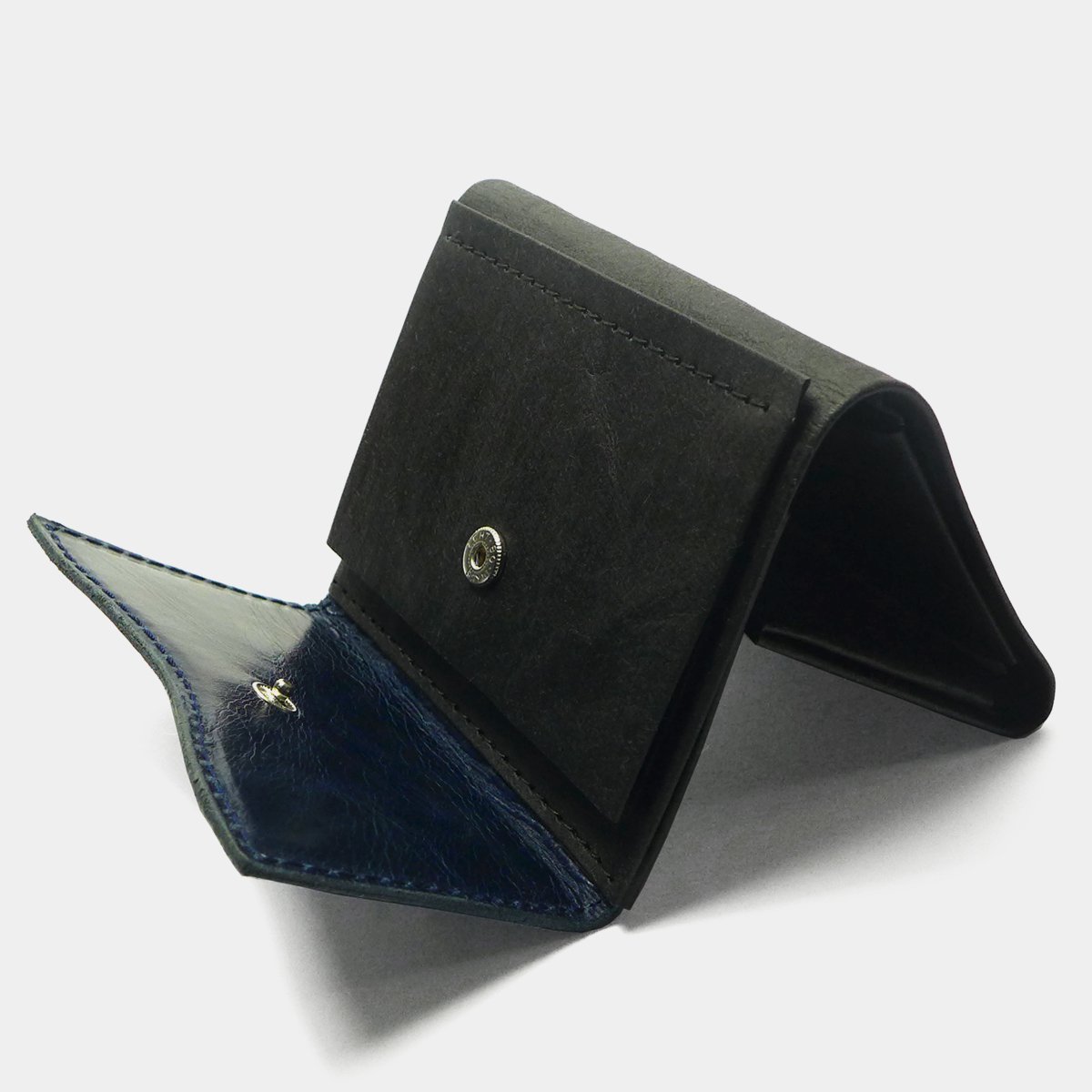 Minimal Wallet Slate Fusion 1 – innovation made of leather and paper