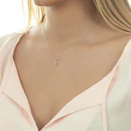 Kors halskæde med diamanter, 18K hvidguld