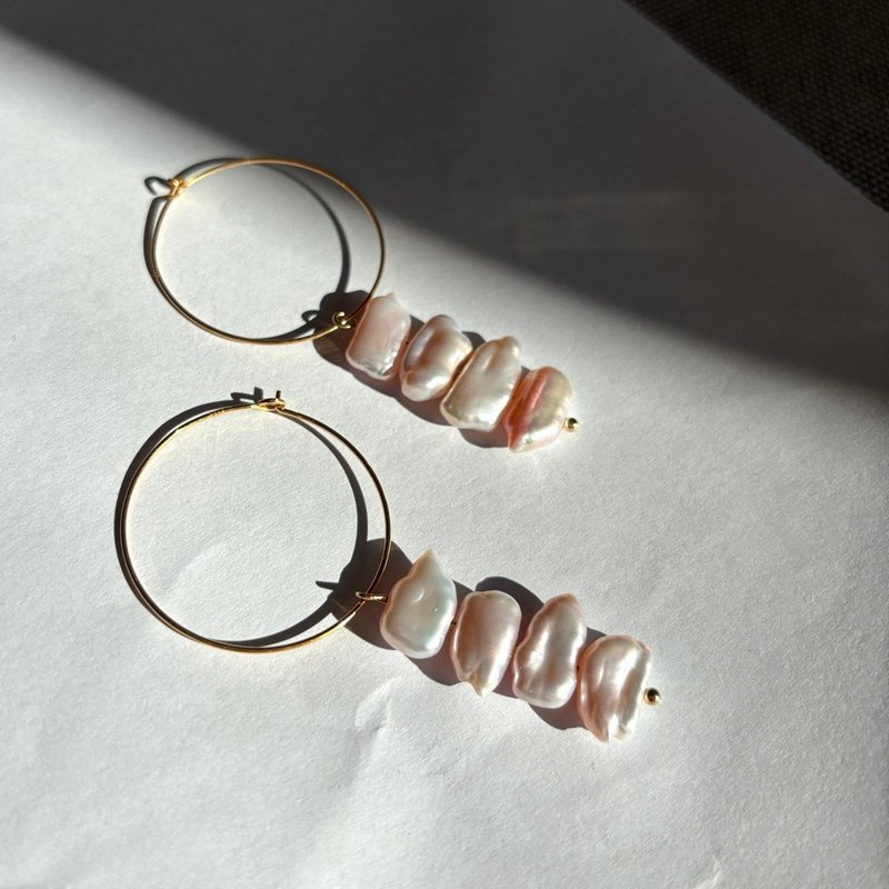 Rosé Pearl - Hoops with baroque pearls