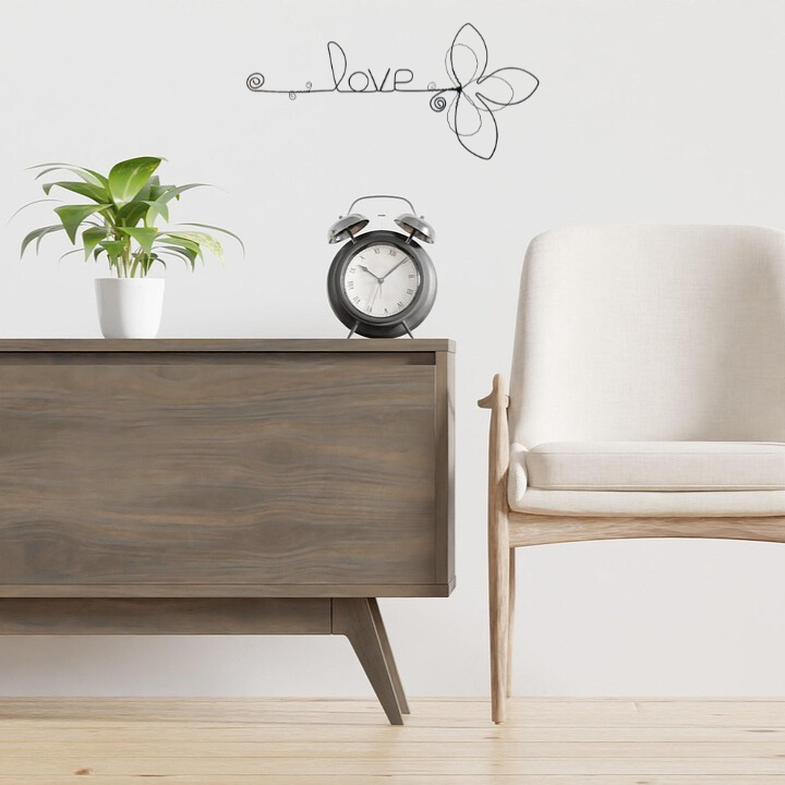 Fleur de Lys - "Love" - ​​Wire wall decoration