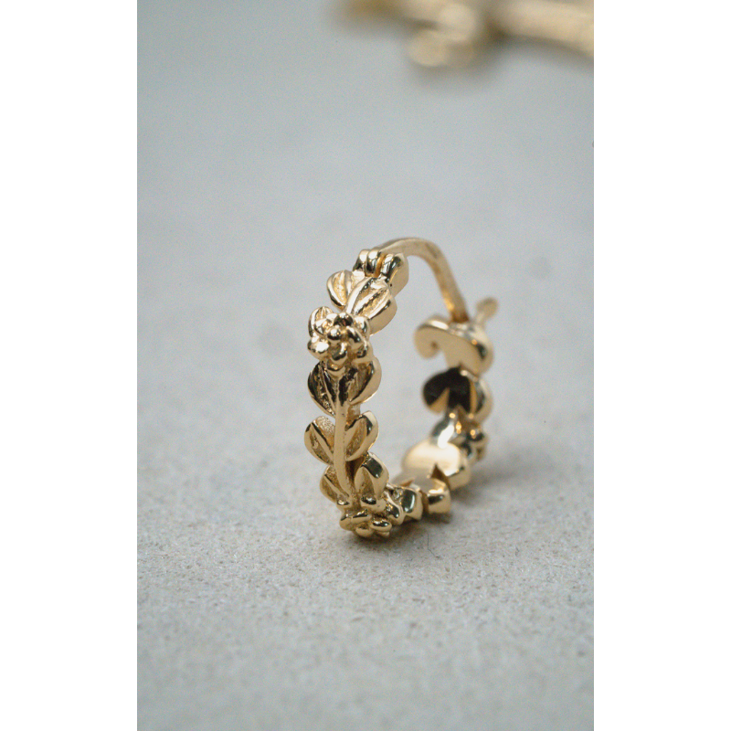 Arete flor chapado en oro 14k