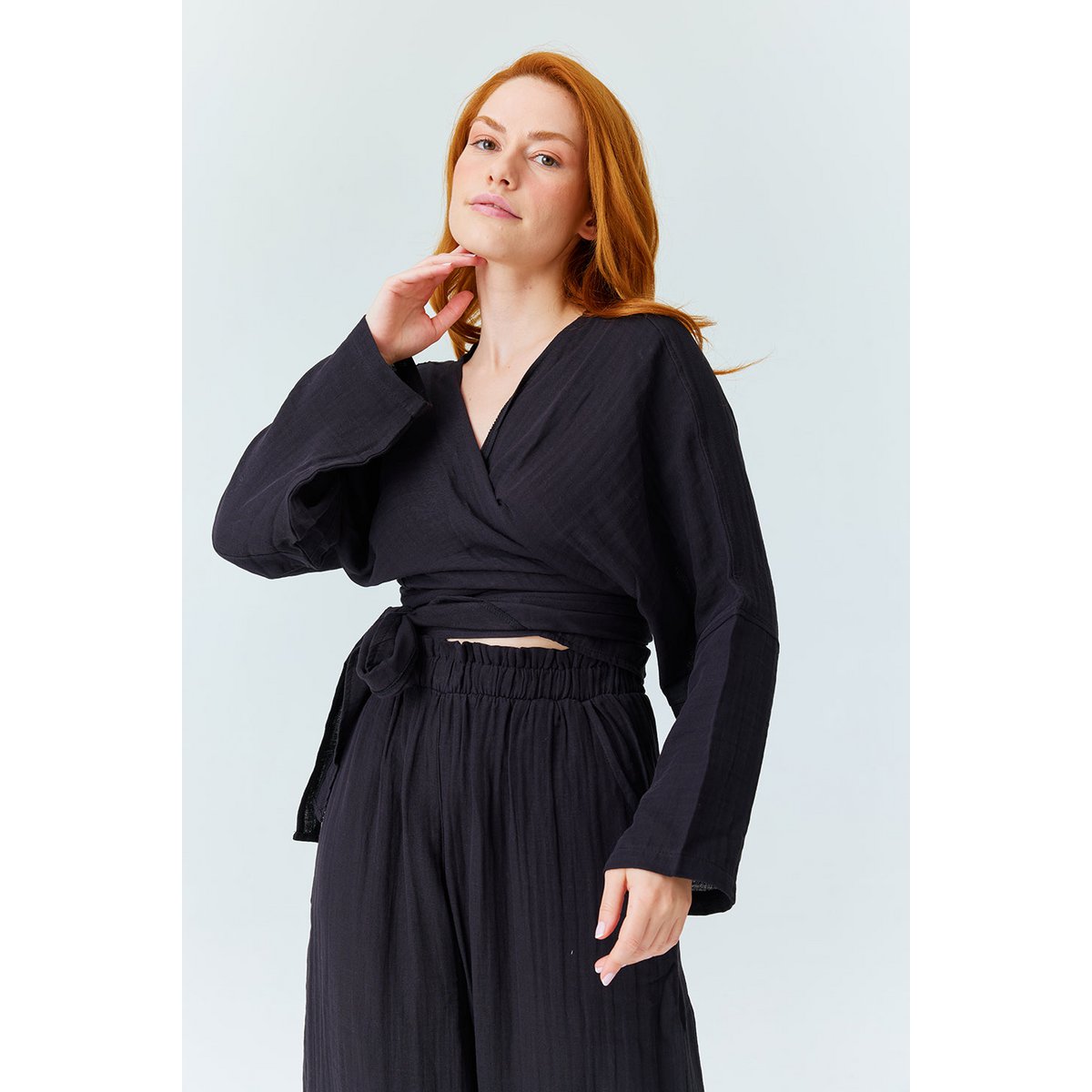 Saga Black Bit-Up Crop
