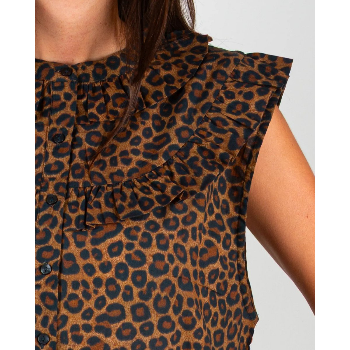 Mouwloze damesblouse met luipaardprint en ruches