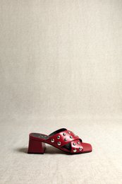 MOMMY STUDS RED – Mule nabijane ćwiekami na obcasie
