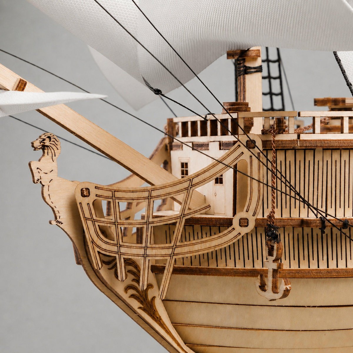 Galeone aus Holz mit LED-Beleuchtung – 3D-Holzpuzzle 583 Teile, Schiffsmodell mit Segeln und Takelage, Modellbausatz ab 12