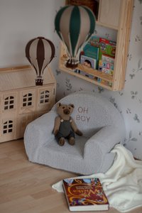 Teddy chair seat with an embroidered name in gray