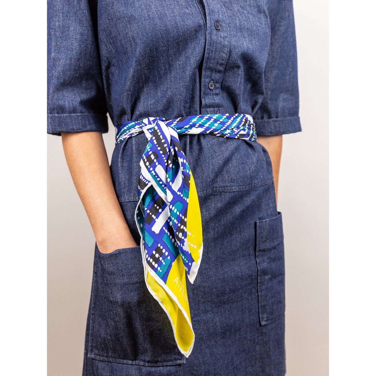 Square silk scarf 90x90 hand-rolled sewing