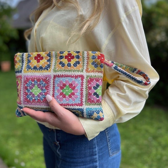Granny Square cosmetic bag