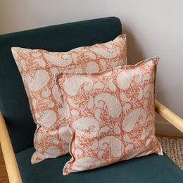 Large paisley-patterned cushion in cinnamon color, made of soft, durable fabric. Suitable for living room, bedroom, or outdoor use.