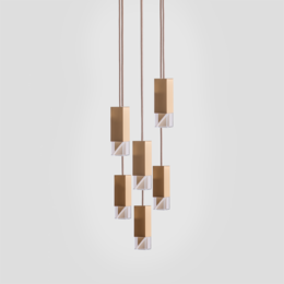 Lampe/Un lustre en laiton à 6 lumières