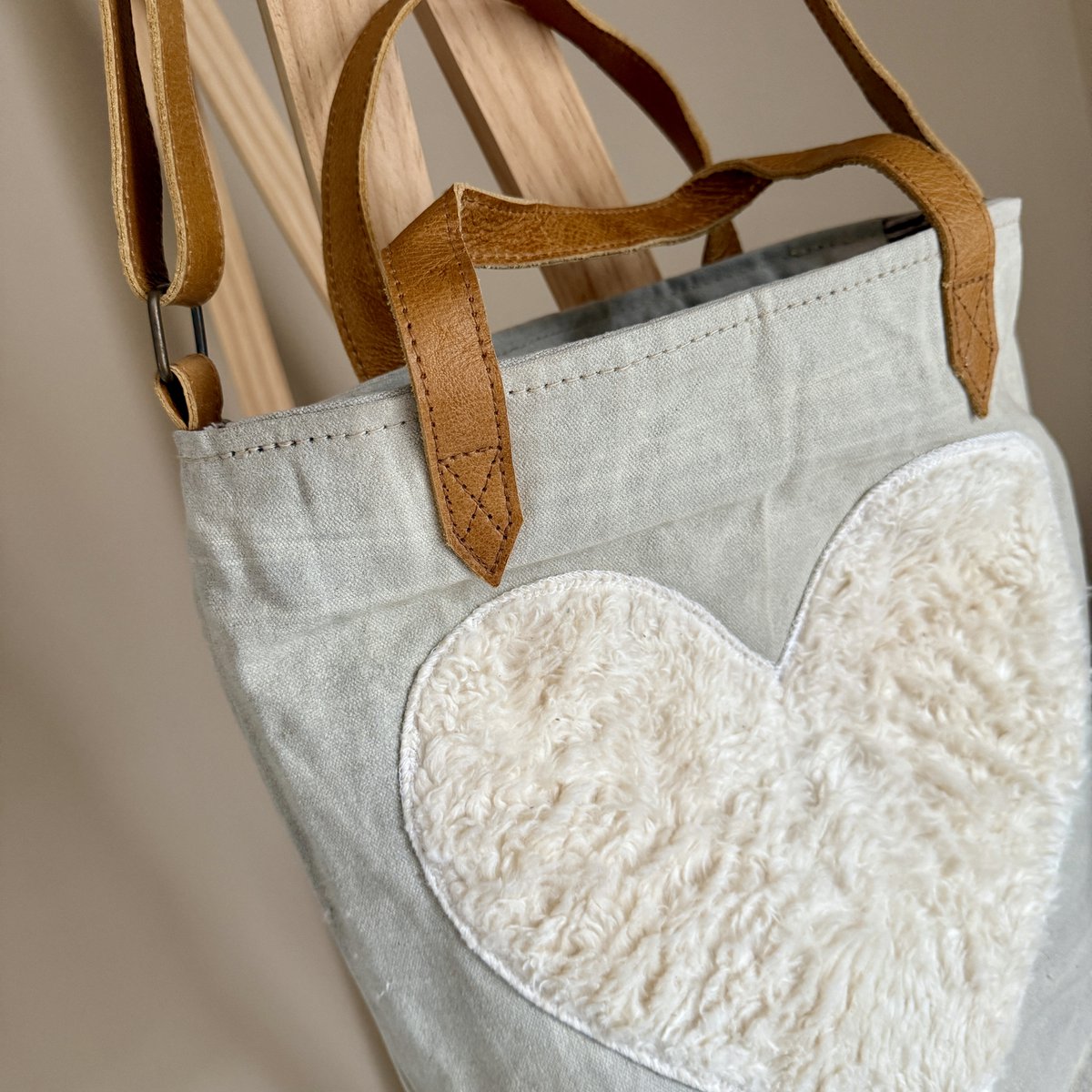 BucketBag teddy heart (vintage light canvas)