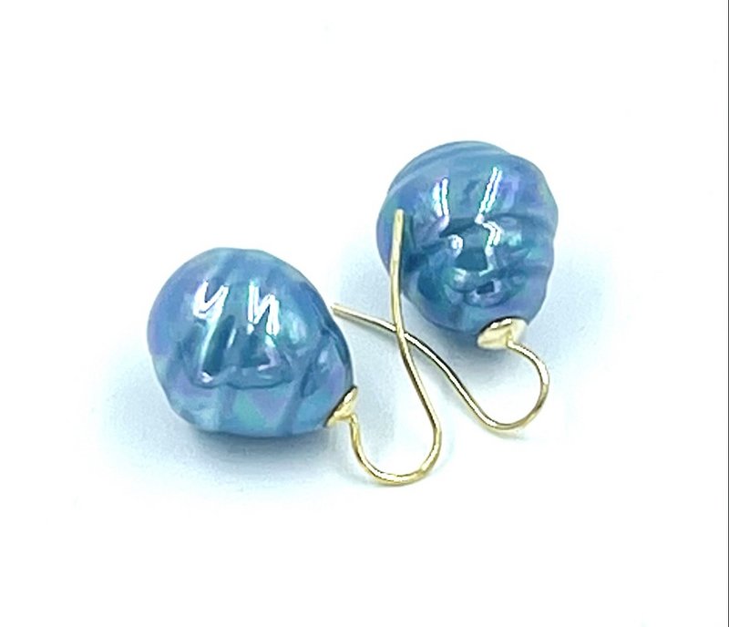 Baroque pearl earrings in the color lapis lazuli