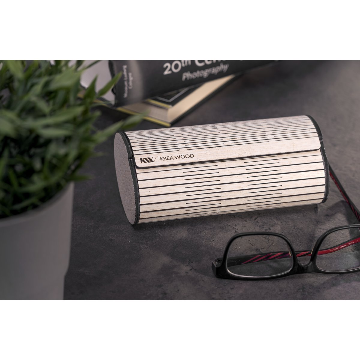 Étui à lunettes en bois fait main Krea-Wood avec aimant. Fabriqué en bois de chêne, couleur blanc vintage