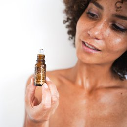 Hyaluronic eye serum I coffee I roll on smoothes the eyes I vitamin C I arnica