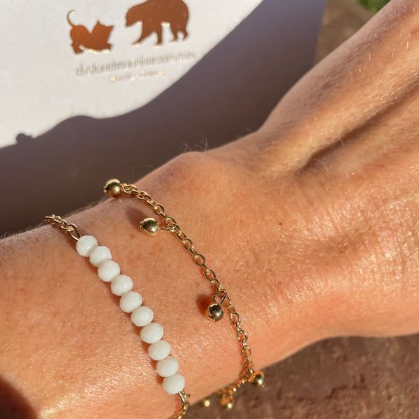 FOREVER-Armbänder in der Schachtel, bereit zum Anbieten