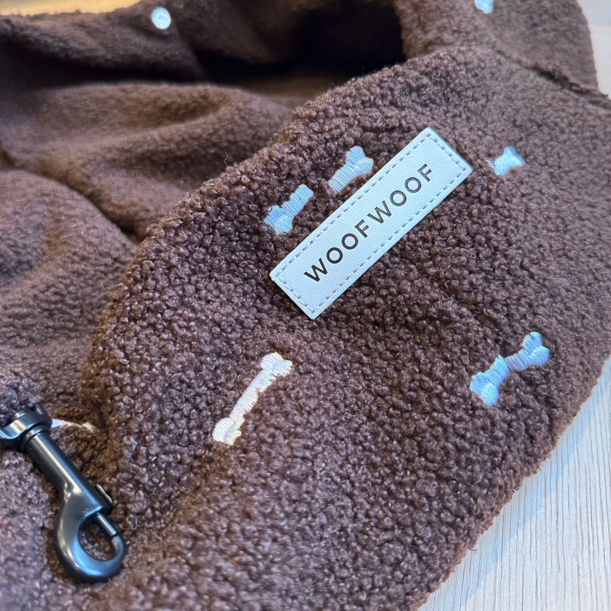 DOG CARRIER BROWN with bones