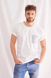 T-shirt pocket rayée