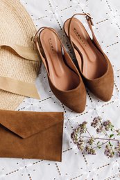 Suede ballerina flats in a warm cigar brown color, available in sizes 35-42. Featuring a classic slingback design and comfortable fit.