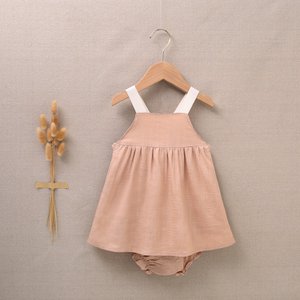 Jesusito jurkje voor babymeisje in nude kleur met bijpassend slipje F27-21207052