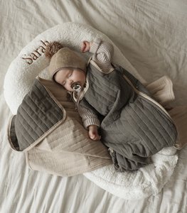 Teddy – wit gepersonaliseerd babynest, bontcocon met naam/inscriptie