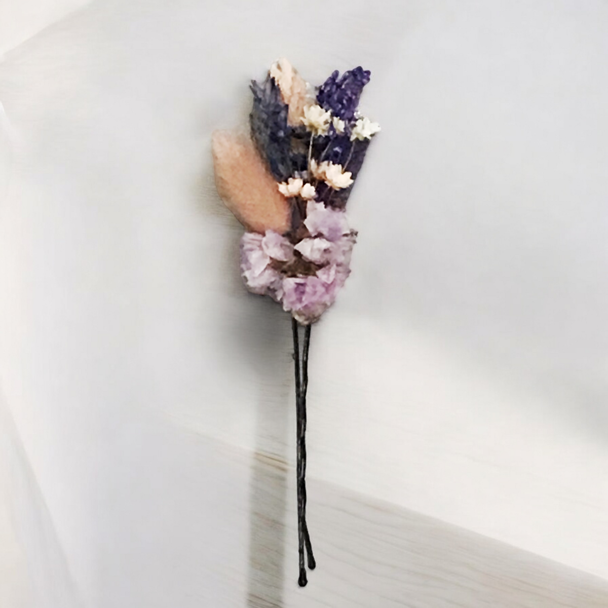 Corsage provençal avec épingle à fleurs séchées 14cm