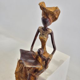 Bronze-Skulptur "woman who reads" by Hamed Nikiema | 28 cm